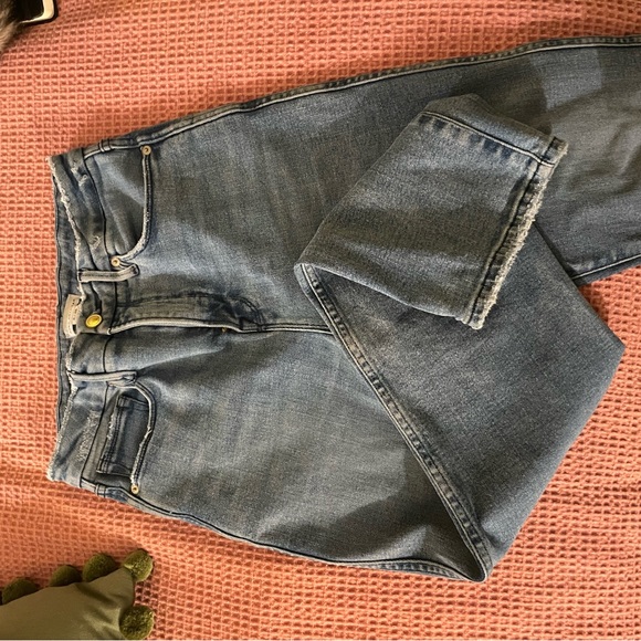 Good American Jeans - Good Curve Straight Natural Fray Hem | Blue858 - Picture 3 of 4